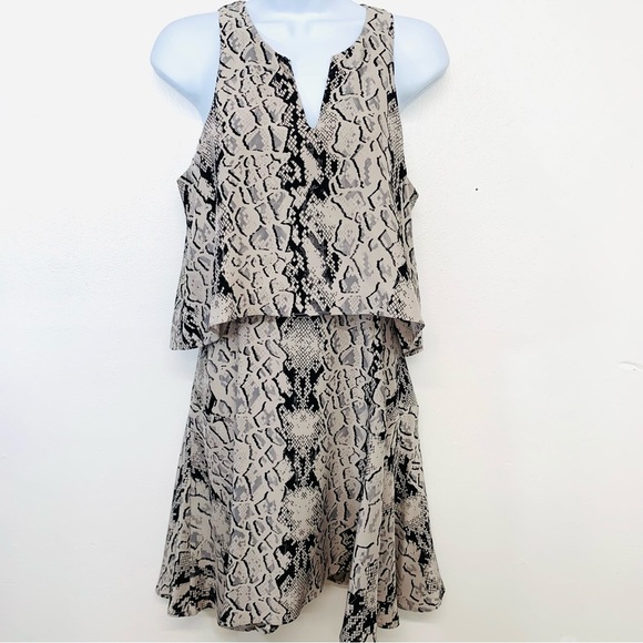 Parker Silk Mini Dress Small Gray Snake‎ Print  Sleeveless Overlay Flowy Casual - Picture 1 of 10